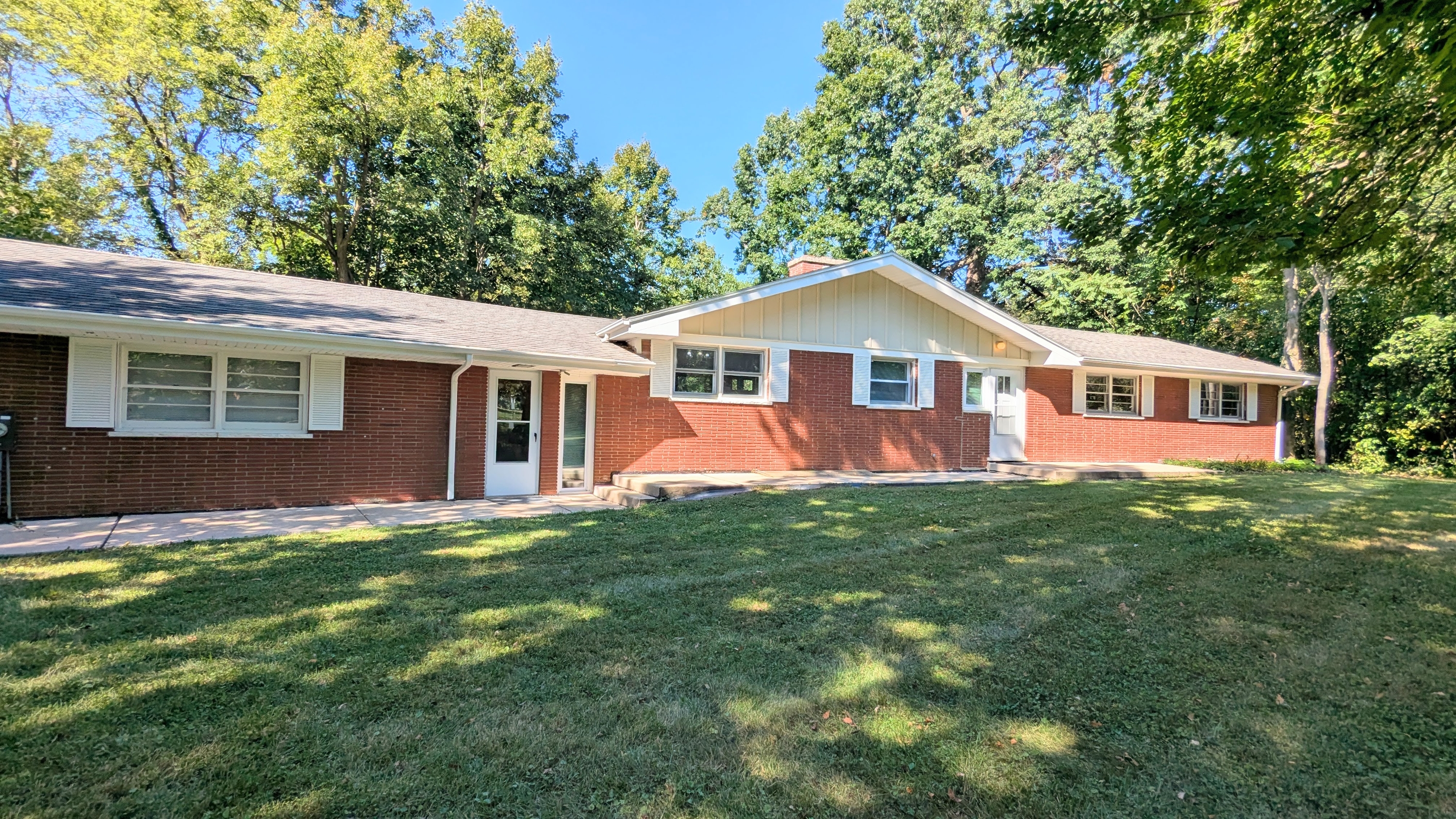 2030 Crestwood Lane